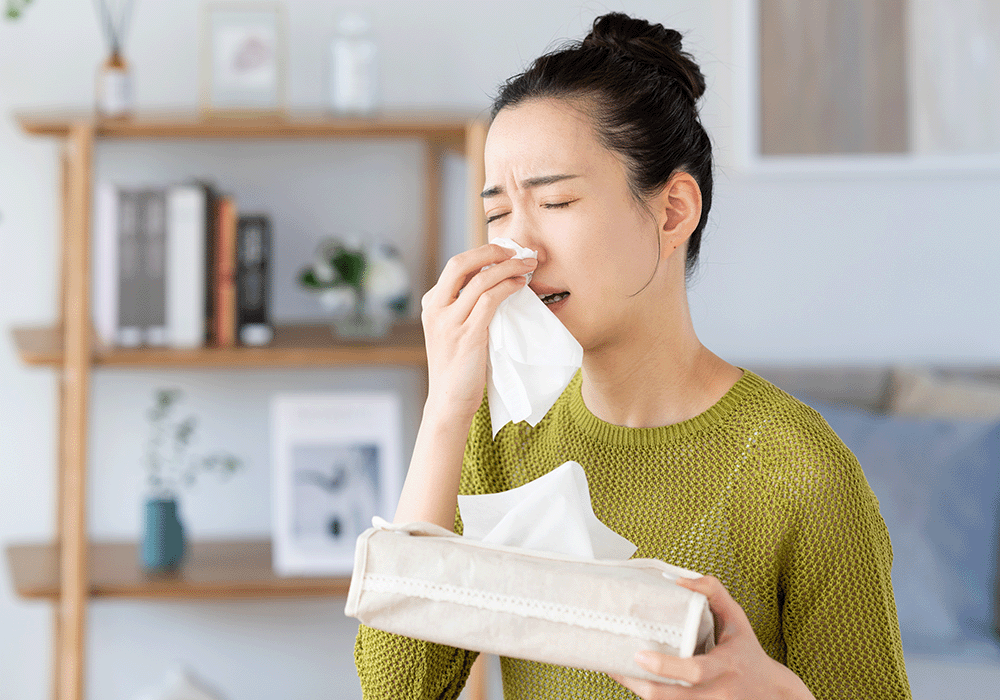 花粉症の女性
